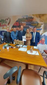 Vereadores garantem trator em agenda com deputado federal